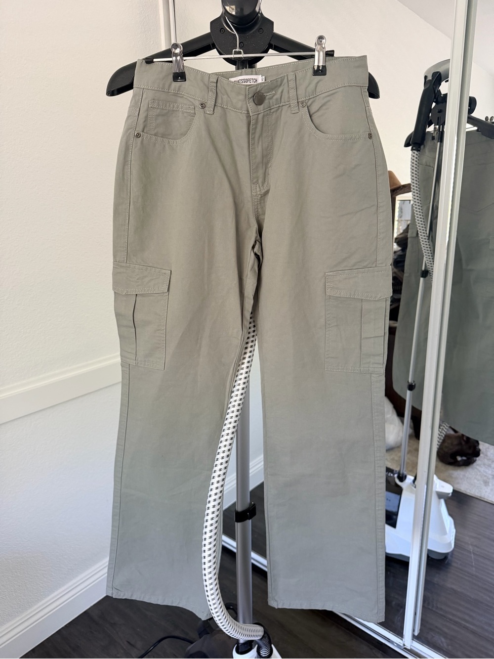 Straight Leg Cargo Pants in Light Olive - Unbranded